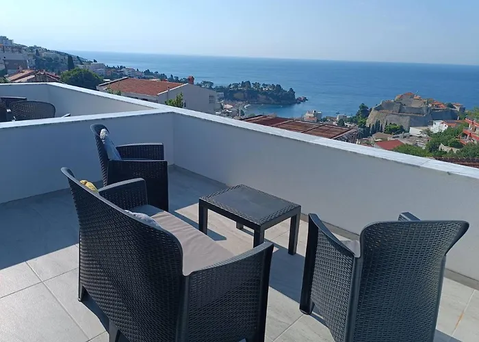 El Mar Apartments